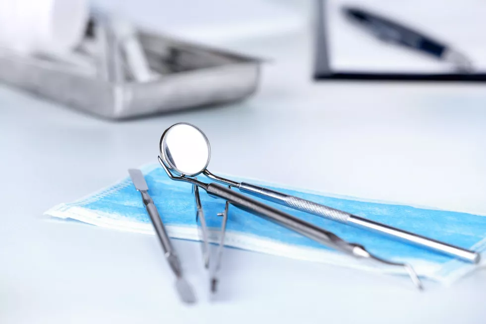 dentist-tools-with-medical-mask-table-close-up