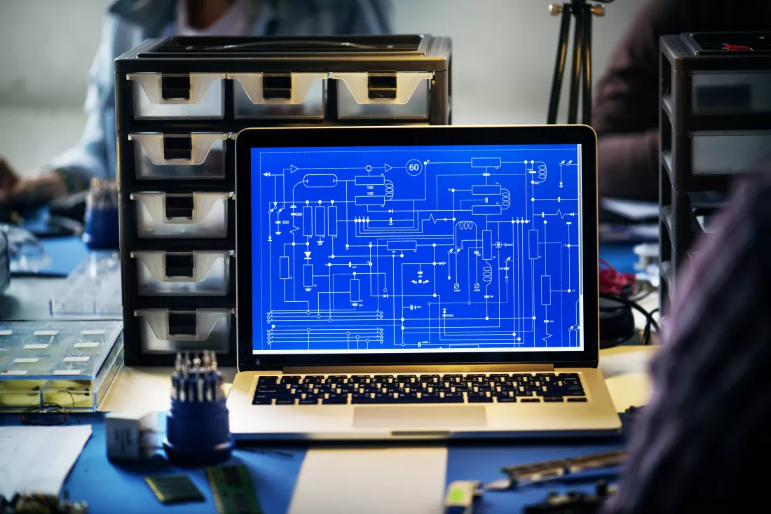 computer-laptop-showing-electronic-circuit-pattern(1)