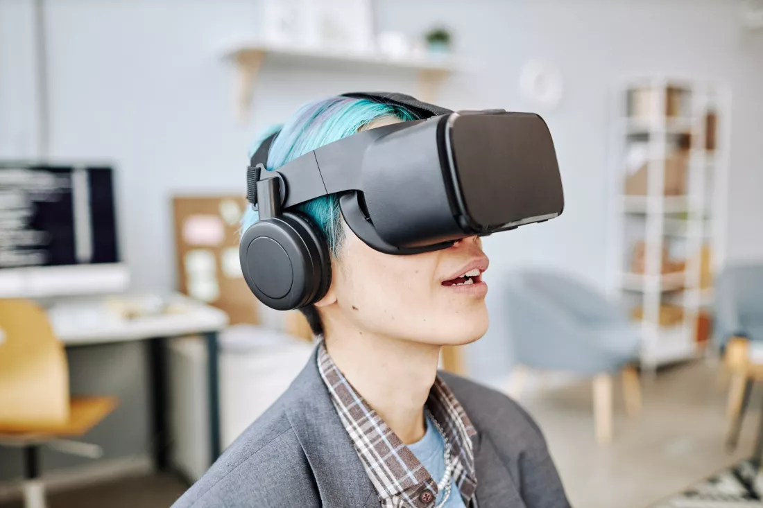 xr-developer-testing-immersive-project-vr-headset