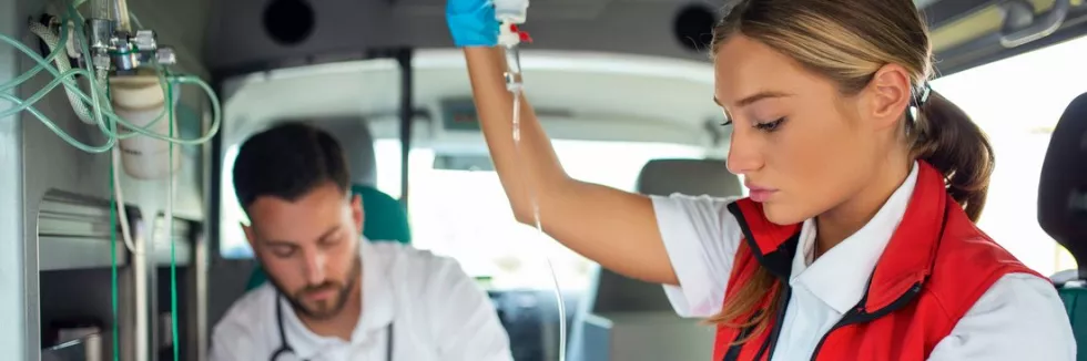emergency-medical-services-doctor-is-ready-for-endotracheal-intubation-for