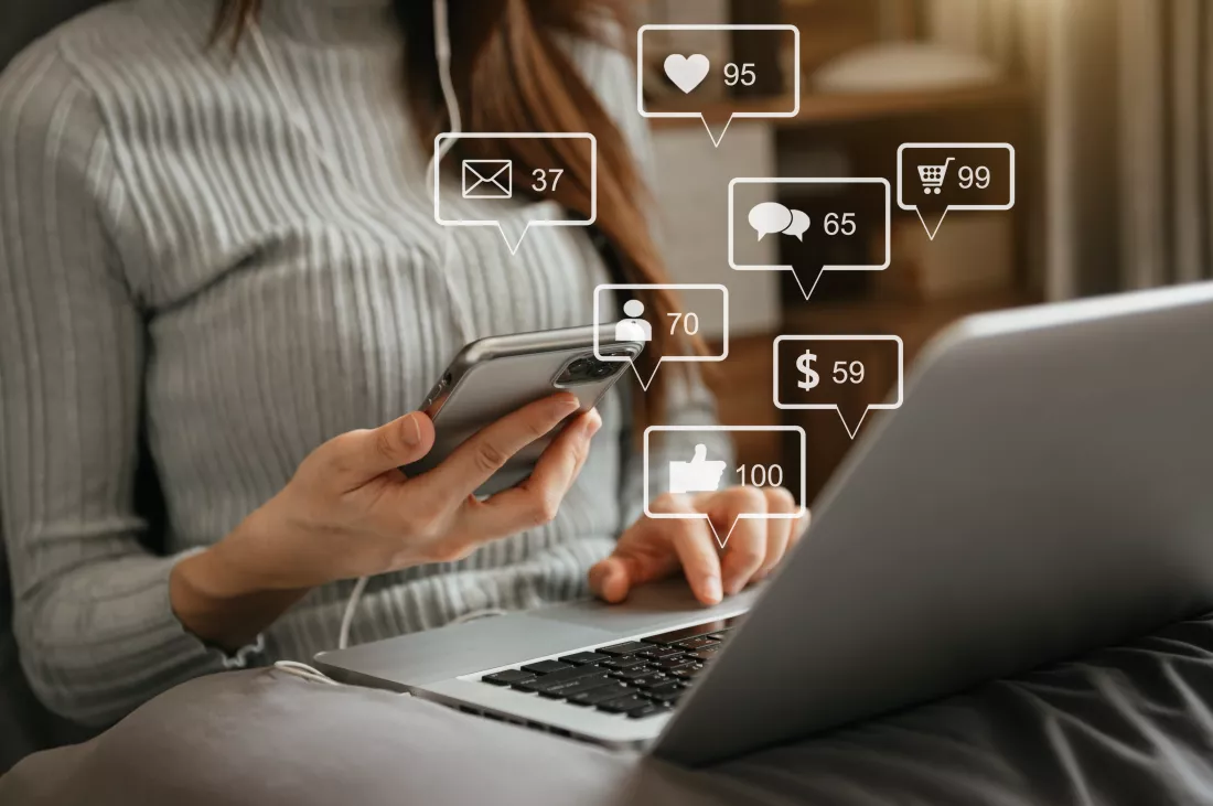 close-up-businesswoman-typing-keyboard-with-laptop-computer-xa
