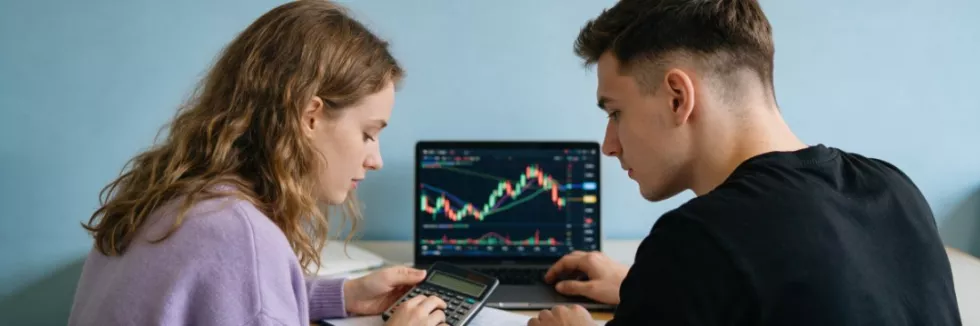 finance-students-analysing-market-charts-on-a-laptop