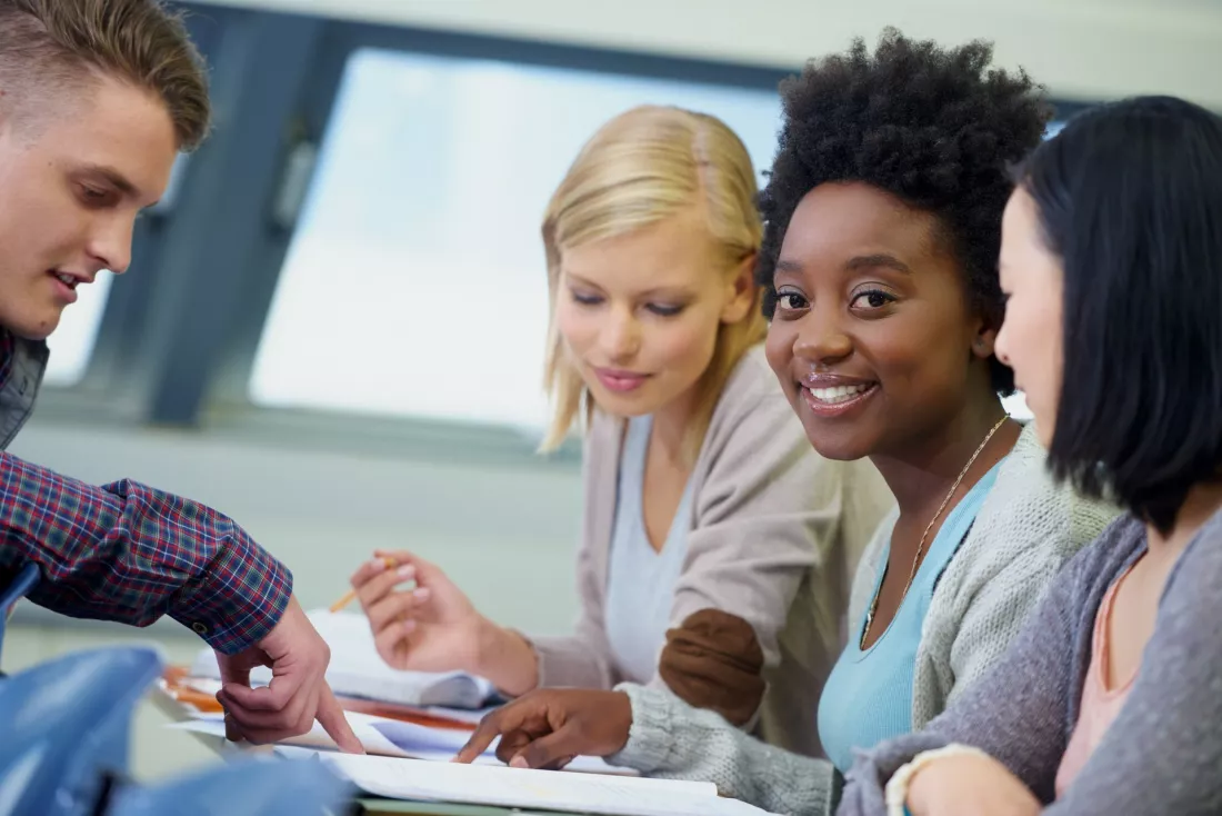 studenci-projekt-grupowy-awsb-tekst