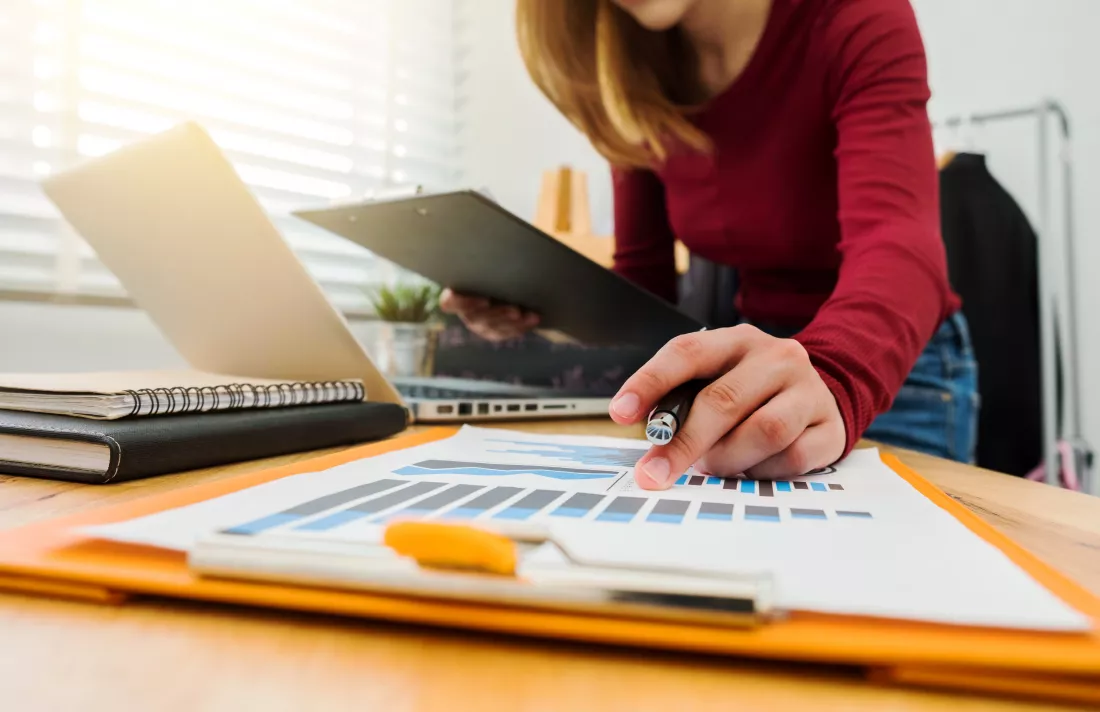 midsection-businesswoman-working-office