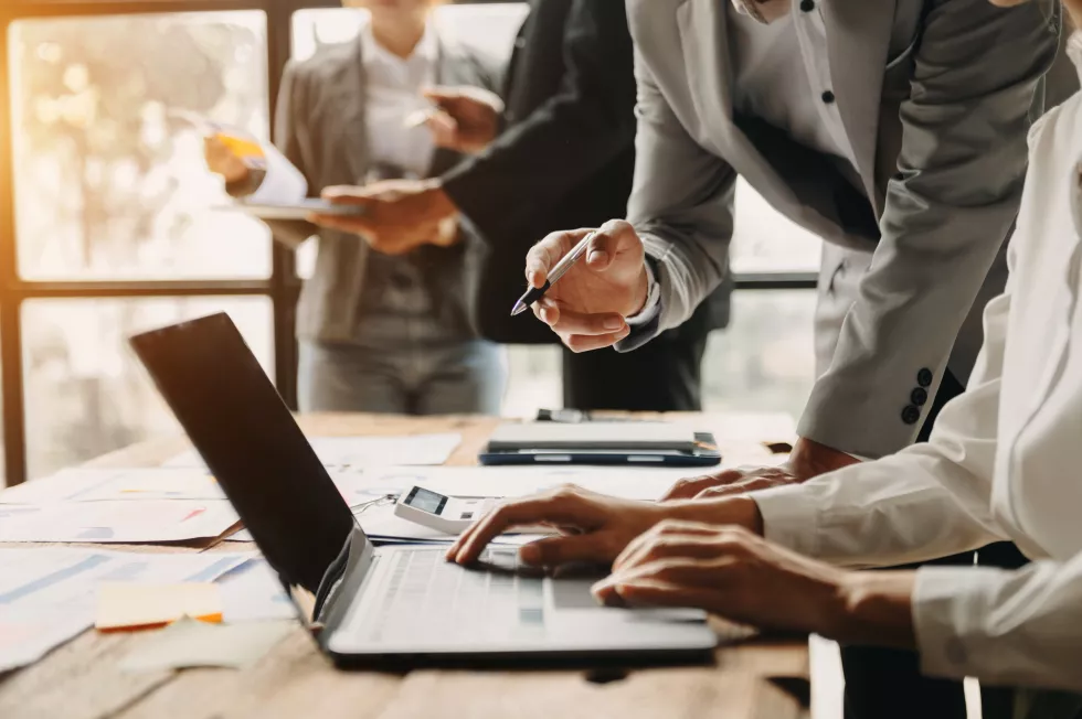 business-team-meeting-presentprofessional-investor-working-with-finance-managers-task-with-laptop-smart-phone-digital-table