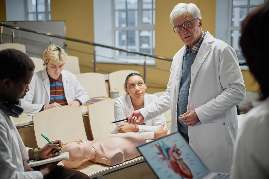 umb-nursing-students-cpr-manikin-class